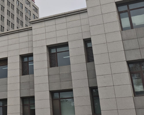 沈陽幕墻公司淺談石材幕墻的優(yōu)點有哪些? 沈陽幕墻公司淺談石材幕墻的優(yōu)點有哪些?