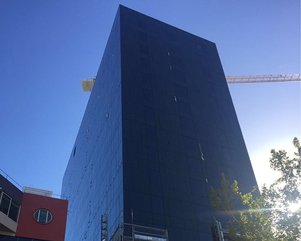 在裝修中，沈陽玻璃幕墻安裝與維護(hù)措施是怎樣的呢？